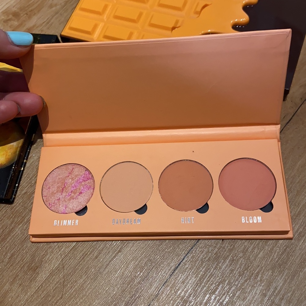 Makeup bundle - Picture 2 of 9